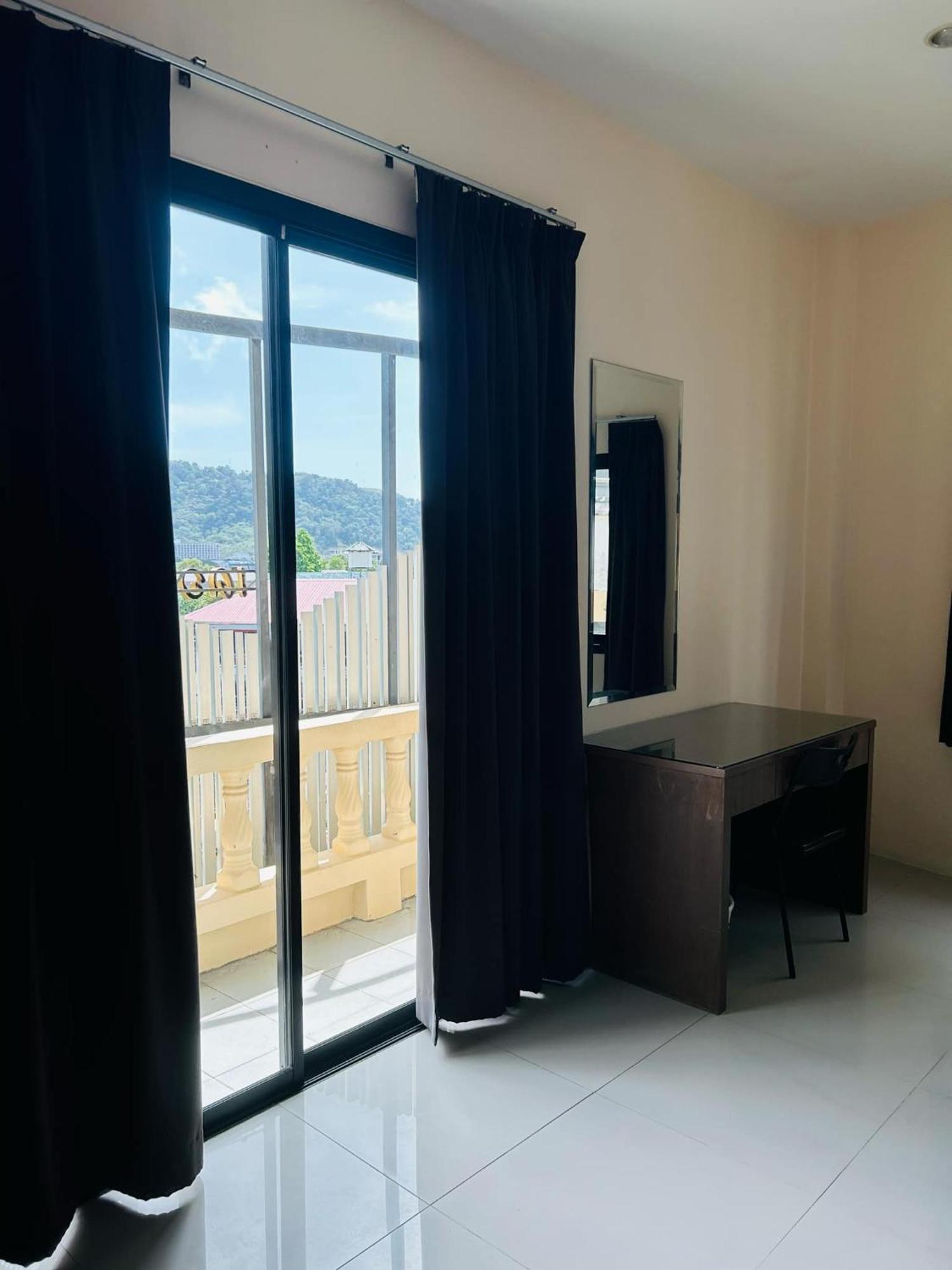 Royal Waves Hotel Patong Екстер'єр фото