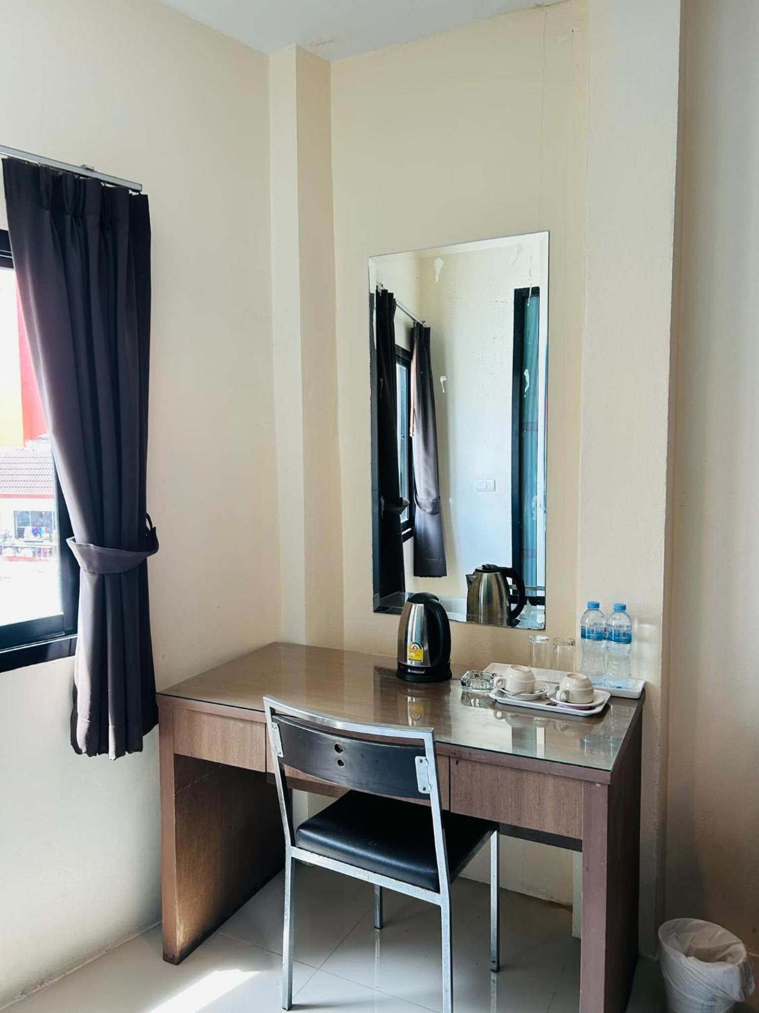 Royal Waves Hotel Patong Екстер'єр фото