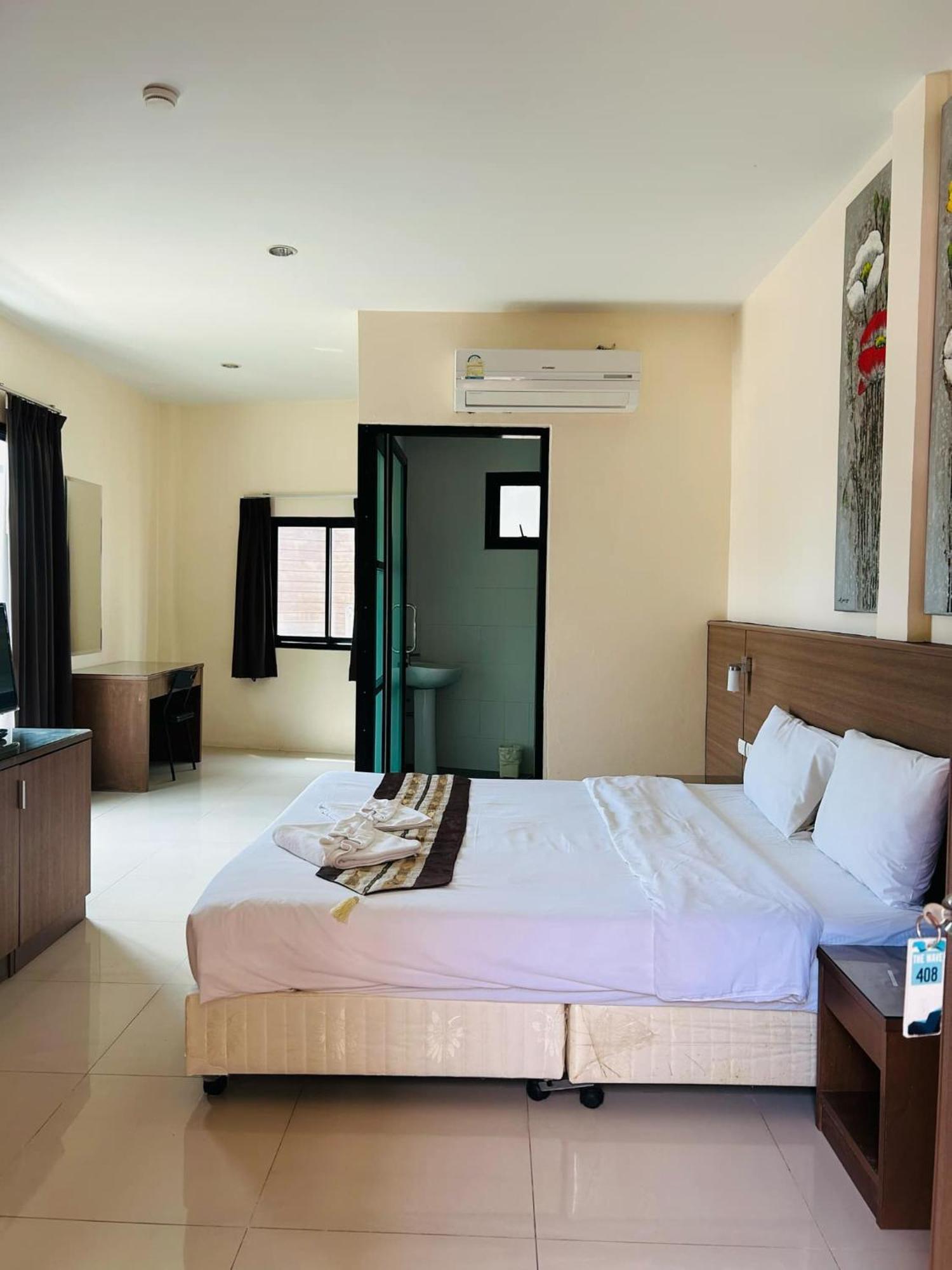 Royal Waves Hotel Patong Екстер'єр фото