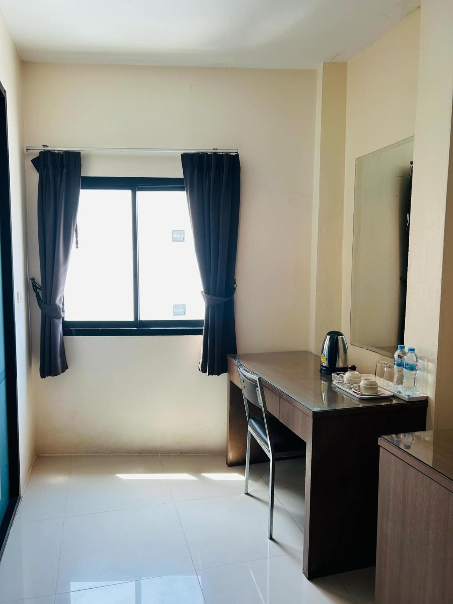 Royal Waves Hotel Patong Екстер'єр фото