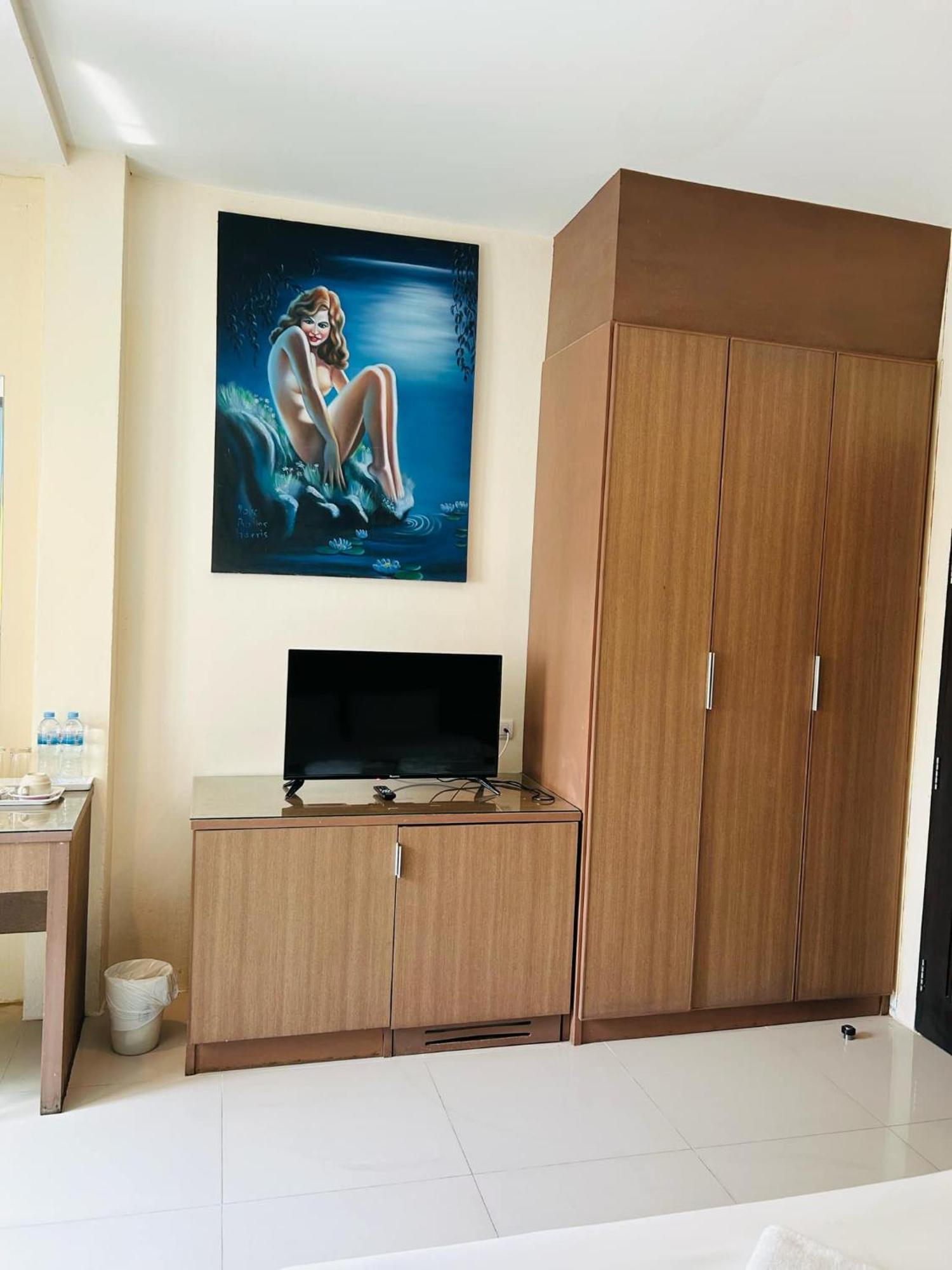 Royal Waves Hotel Patong Екстер'єр фото