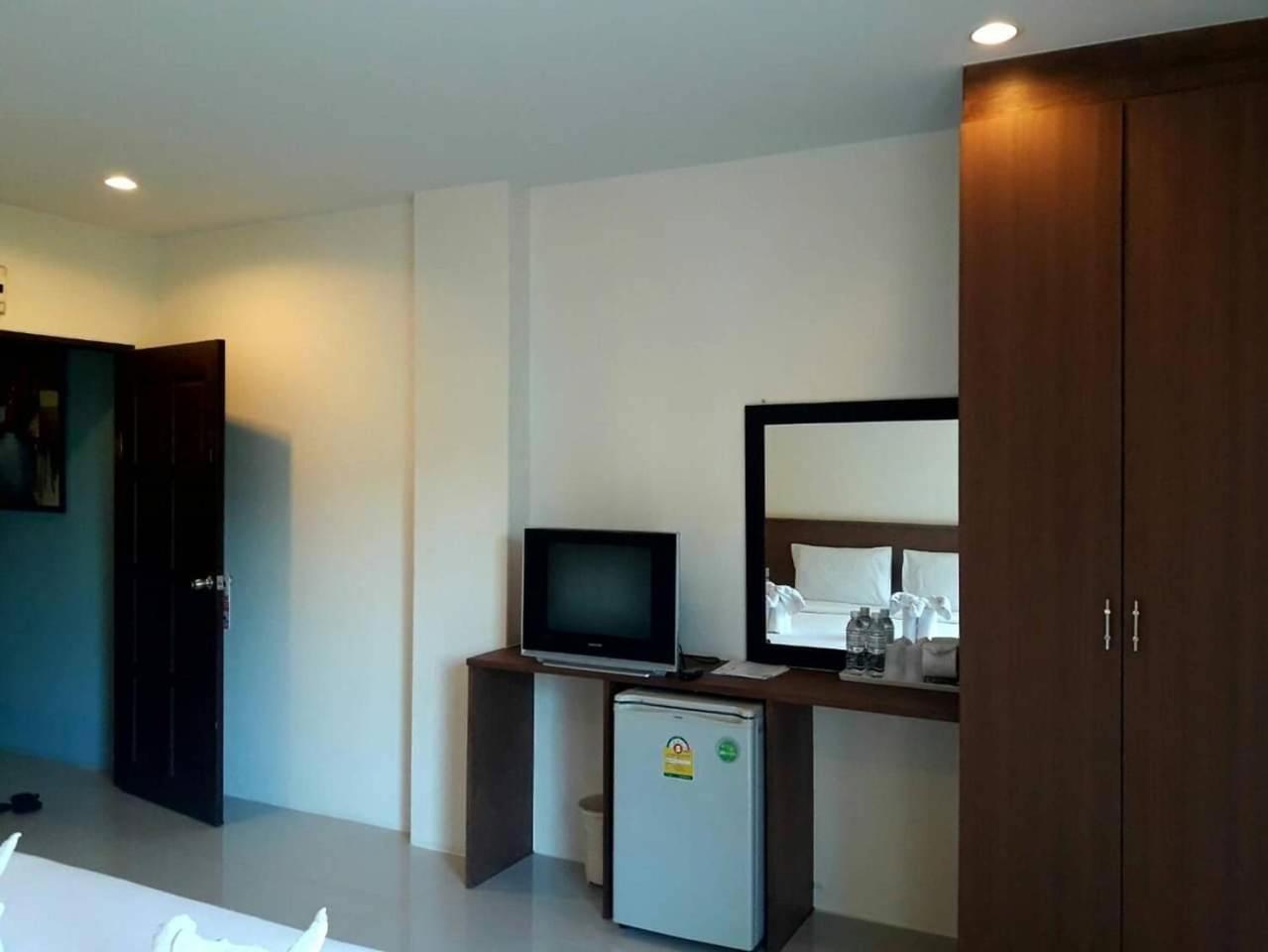 Royal Waves Hotel Patong Екстер'єр фото
