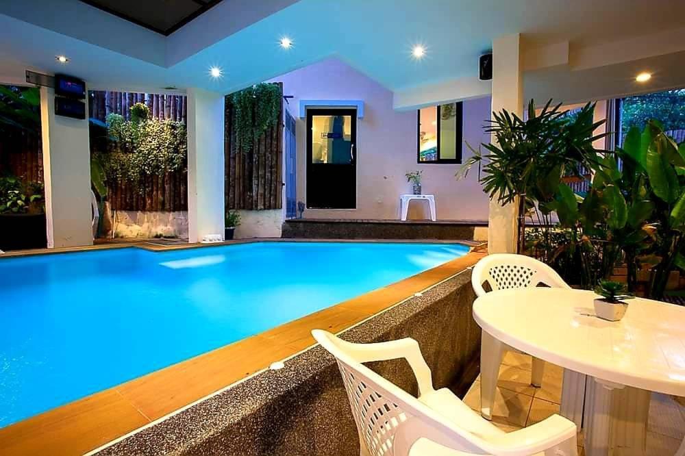 Royal Waves Hotel Patong Екстер'єр фото