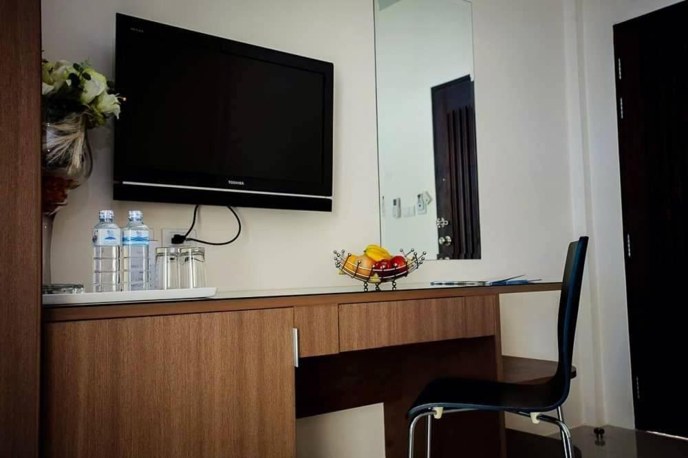 Royal Waves Hotel Patong Екстер'єр фото