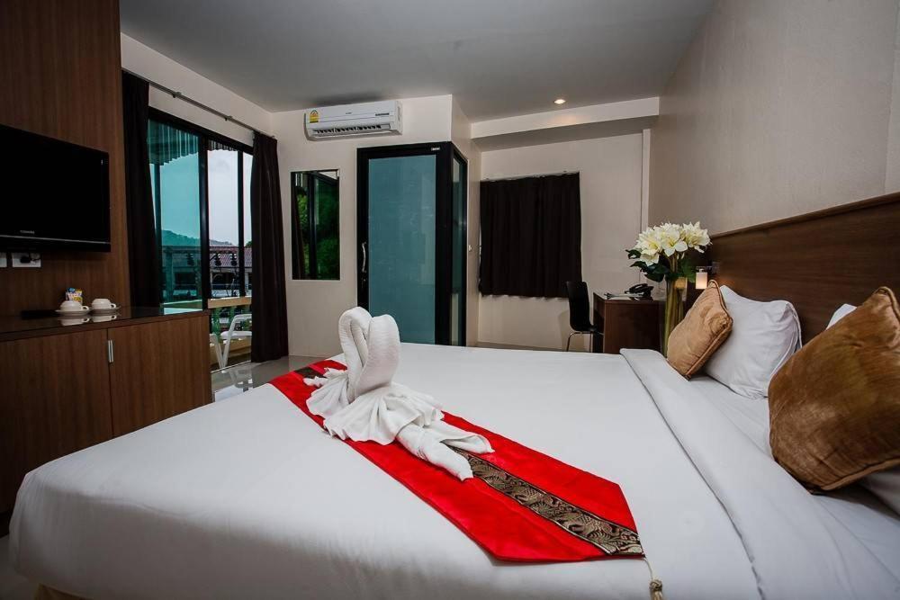 Royal Waves Hotel Patong Екстер'єр фото