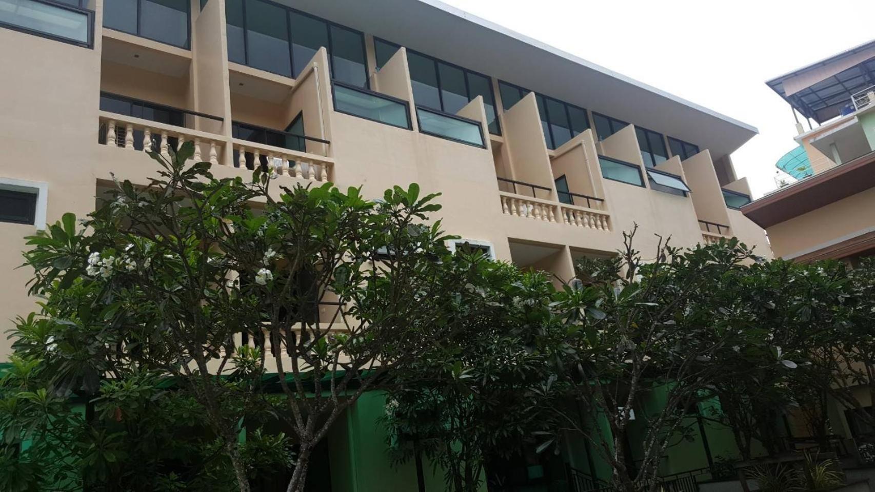 Royal Waves Hotel Patong Екстер'єр фото