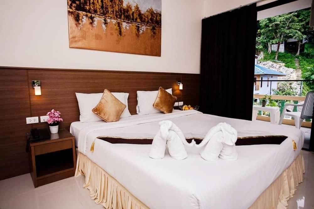 Royal Waves Hotel Patong Екстер'єр фото