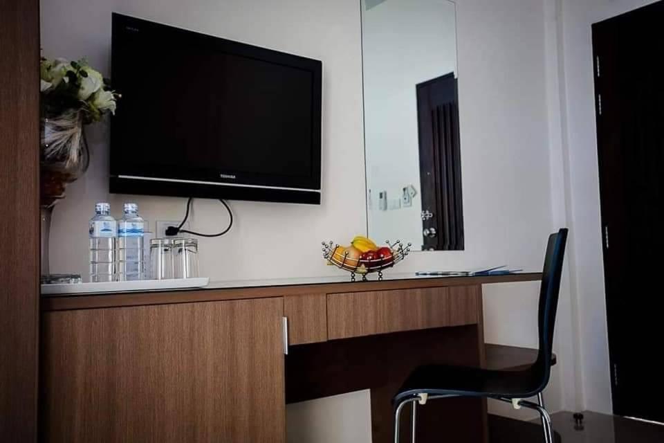Royal Waves Hotel Patong Екстер'єр фото