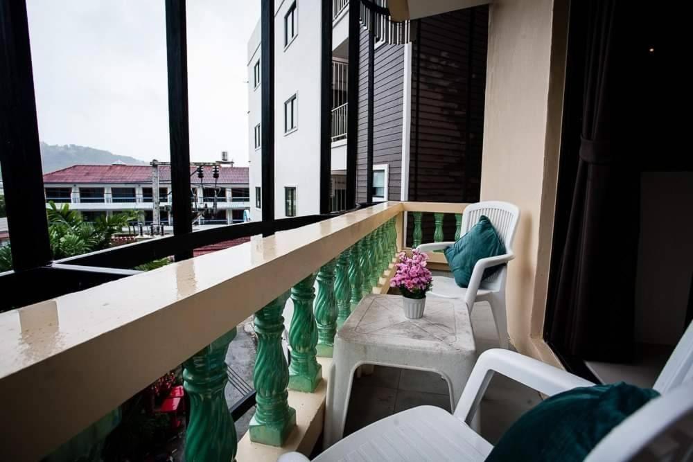Royal Waves Hotel Patong Екстер'єр фото